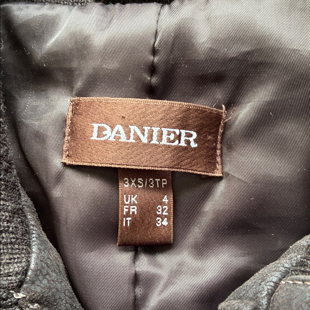 Danier Women’s Brown Leather Mid-Length Jacket Size 3XS Fits XS - Picture 6 of 13